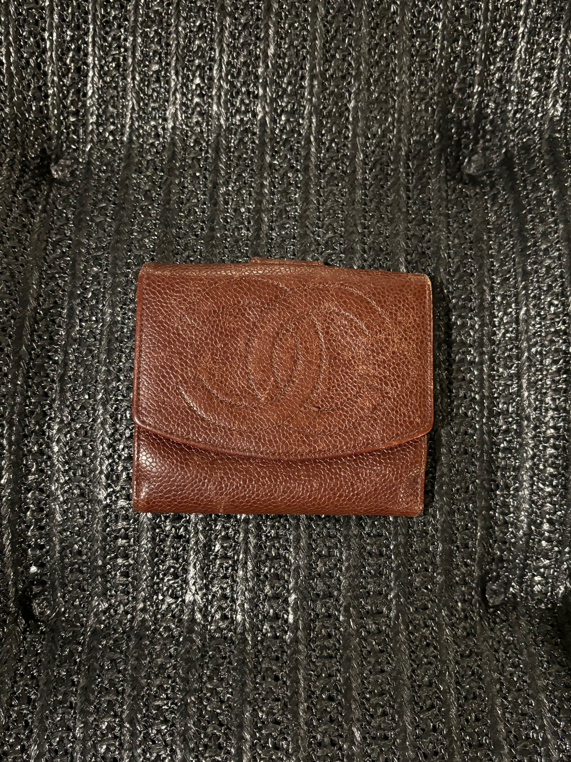 Chanel Vintage 97-99 Caviar Leather Compact Tab Wallet Image 0